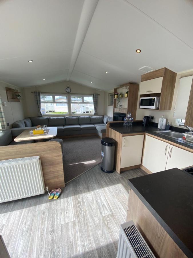 8 Bed Sun Decked Caravan Unlimited High Speed Wifi And Fun At Seawick Holiday Park Clacton-on-Sea Exterior foto