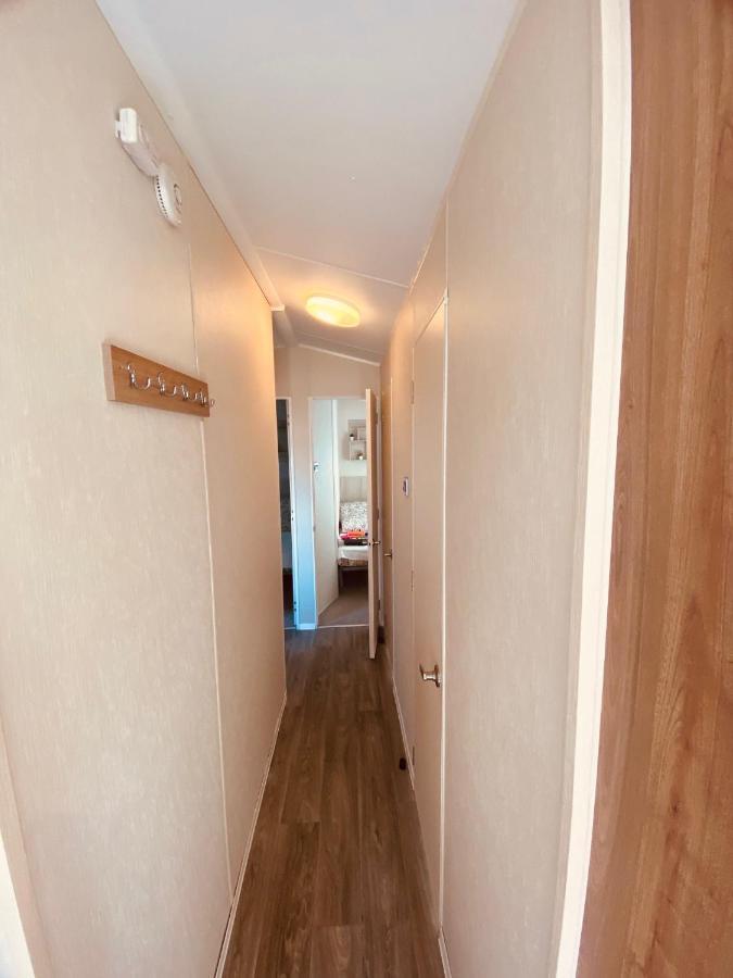 8 Bed Sun Decked Caravan Unlimited High Speed Wifi And Fun At Seawick Holiday Park Clacton-on-Sea Exterior foto